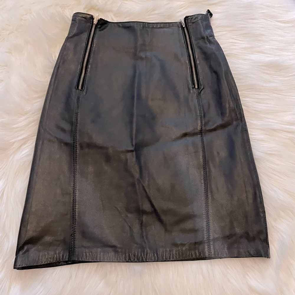 100% leather skirt  -fitted -  Sexy
